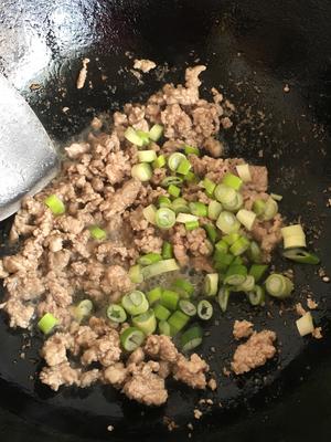 哇塞～好吃哭了的「酱香肉沫茄饼」???的做法 步骤15