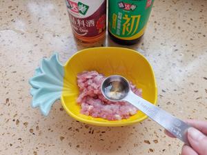 肉沫炒毛豆的做法 步骤2