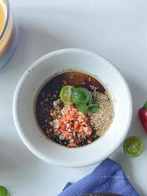 东菱百味佐料机_低脂鸡胸虾仁丸子+蒜蓉辣椒蘸酱的做法 步骤7