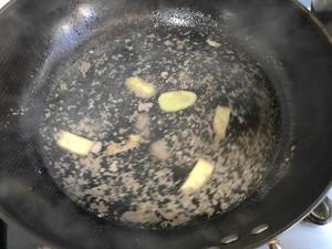 鸡腿炖土豆 上桌秒空盘 汤都喝干了！的做法 步骤3
