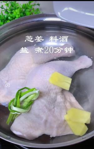 手撕柠檬鸡腿肉的做法 步骤2