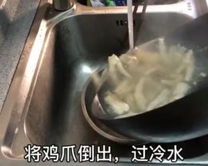 绝对不会后悔的酸辣鸡爪的做法 步骤2