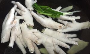 超简单的柠檬无骨鸡爪的做法 步骤2