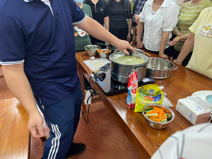 泡椒鸡爪+四川泡菜的做法 步骤1