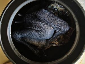 当归黄芪党参炖乌鸡汤的做法 步骤1