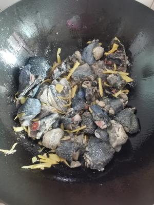 爆炒麻辣乌鸡的做法 步骤4