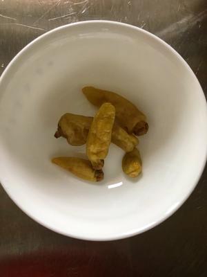 酸豆角炒鸡胗的做法 步骤5