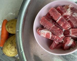 极简版黑椒牛柳/牛仔骨/牛肉粒（搭配拌面、炒面、盖浇饭、意面等等都方便）——中式一日三餐（七十五）的做法 步骤1