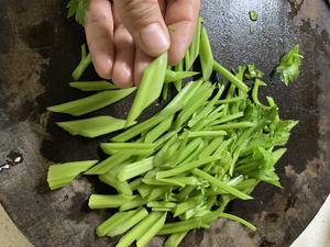 中高考营养配餐-芹菜炒牛柳的做法 步骤7