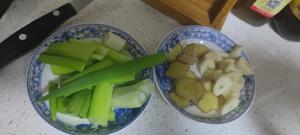 宝宝都能吃的红烧牛肉面的做法 步骤1