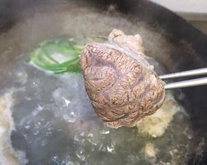 电饭煲辣卤牛腱的做法 步骤2