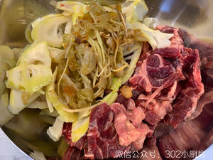 【0314】春笋野山椒蒸牛腱肉 <;302小厨房>;的做法 步骤5