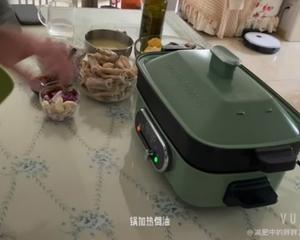 牛蛙鸡爪煲的做法 步骤2