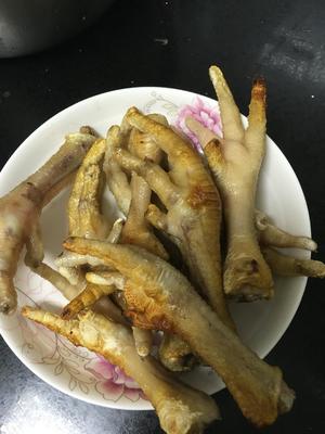 卤凤爪（鸡抓）的做法 步骤2