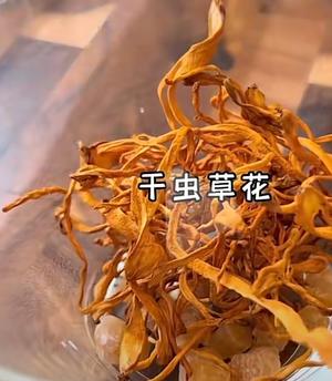 美味午餐板栗炖土鸡和虫草花鸡汤蒜蓉茄子的做法 步骤3