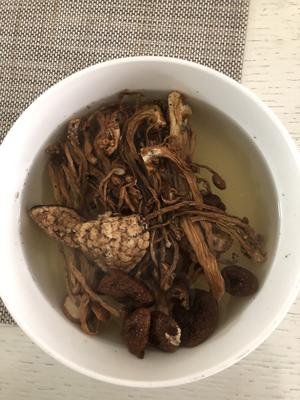 茶树菇胡萝卜土鸡汤的做法 步骤4