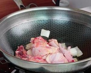 香菇炖小鸡的做法 步骤5