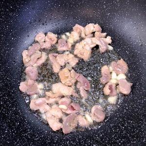 小鸡腿菇炒肉的做法 步骤5