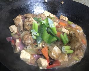 香喷喷又好吃的红烧小鸡腿（鸡翅根）豆腐炖粉条的做法 步骤16