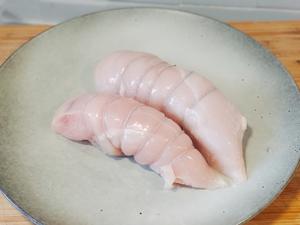 一锅一次搞定一桌菜——意式嫩鸡胸佐鸡肉白酱、蔬菜清汤的做法 步骤4