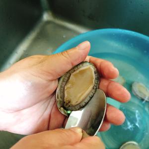 鲍鱼焖鸡煲的做法 步骤3