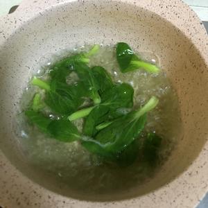 鸡汤底茭白青菜末鸡肝面的做法 步骤4