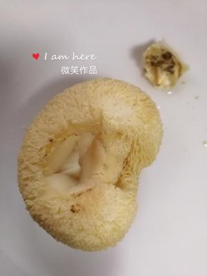 猴头菇煲老母鸡汤的做法 步骤3