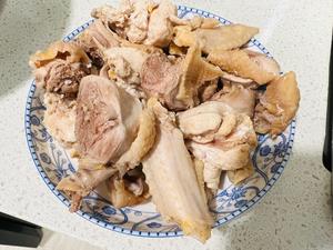 【正大钱食谱】食材简约的老母鸡靓汤的做法 步骤1