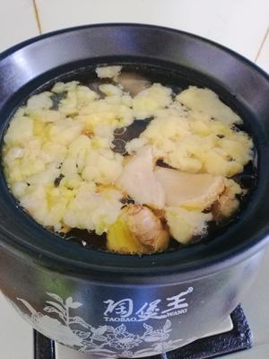 野生干菌炖老母鸡的做法 步骤2