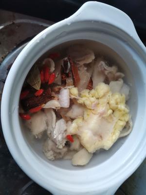 砂锅炖老母鸡的做法 步骤5