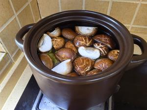 超简单——板栗香菇鸡汤的做法 步骤10
