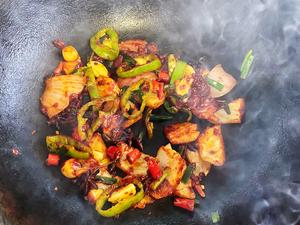 一人份冷锅串串(鸡胗、鸡心、鸡爪、鹌鹑蛋、素鸡、鸡翅、蘑芋粉丝、香菇、海带、黑木耳、土豆)的做法 步骤3