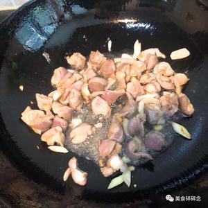 泡椒鸡杂（酸辣可口的做法 步骤4