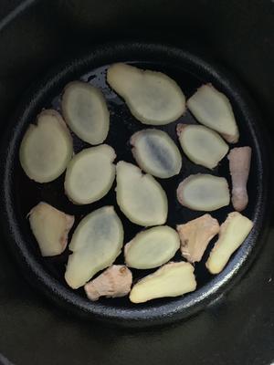 懒人版铸铁锅葱油童子鸡的做法 步骤3