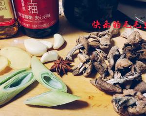 东北小鸡炖蘑菇粉条的做法 步骤1