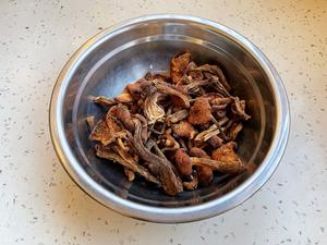 小鸡炖蘑菇的做法 步骤2