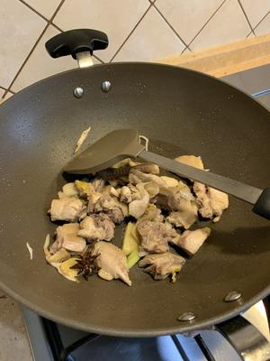 小鸡炖蘑菇的做法 步骤9