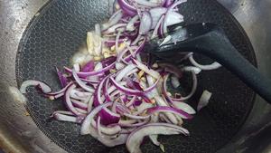 孜然牛肉（?孜然肉片向左，吉野家向右?）的做法 步骤4