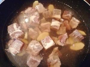 土豆炖牛腩的做法 步骤3
