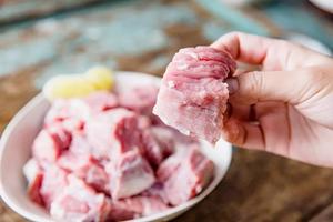 咖喱土豆炖牛腩：牛肉这样炖，保证不塞牙的做法 步骤3