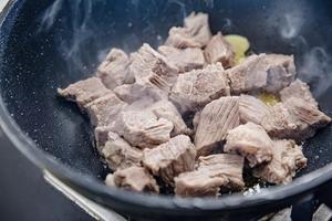 咖喱土豆炖牛腩：牛肉这样炖，保证不塞牙的做法 步骤10