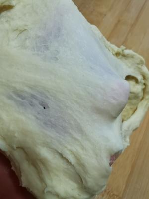 做一次就成功的牛奶吐司面包（手和面揉出手套膜）最后附全麦吐司的做法 步骤12