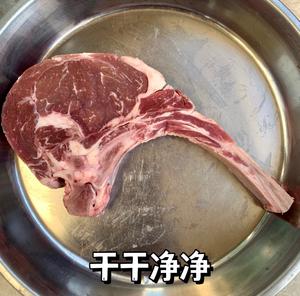 在家自制0失败的西餐料理（附黑椒酱教程）｜战斧牛排的做法 步骤2