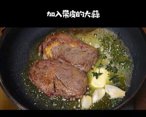 法国美食之七十佐蓝纹奶酪酱牛排的做法 步骤8