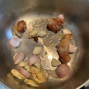 营养好味～红萝卜土豆焖西冷牛排粒的做法 步骤2