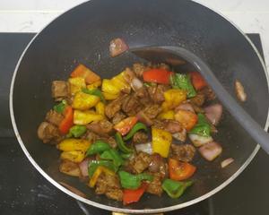 铁板黑胡椒牛肉饭的做法 步骤13