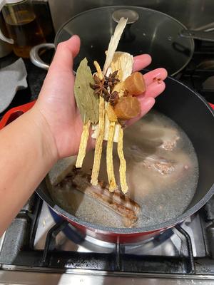 一肉两食之二：牛排骨汤的做法 步骤6