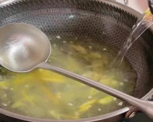 酸汤肥牛的做法 步骤10