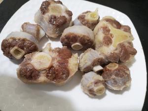 养生牛尾汤的做法 步骤3