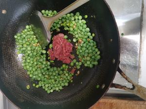 牛肉末炒豌豆的做法 步骤5